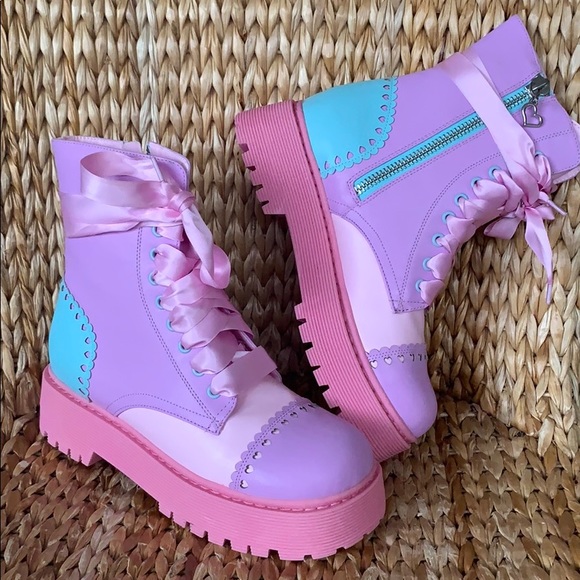 New Sugar Thrillz Dolls Kill Bubblegum Party Boot - Picture 6 of 8